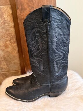 Vintage classic black leather cowgirl boots made in USA size 8M western
